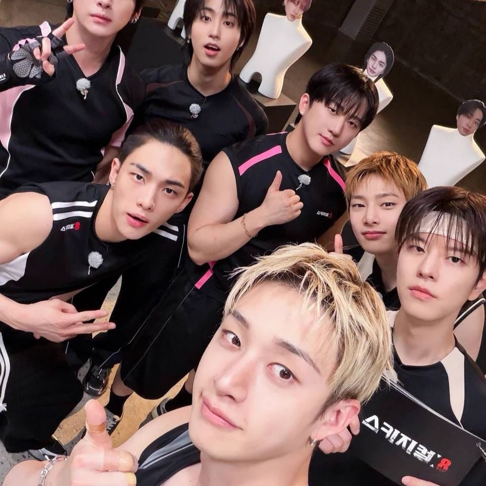 STRAY KIDS thumbnail