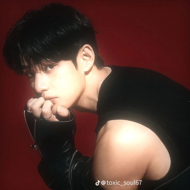 Kim taehyung - vampire king thumbnail