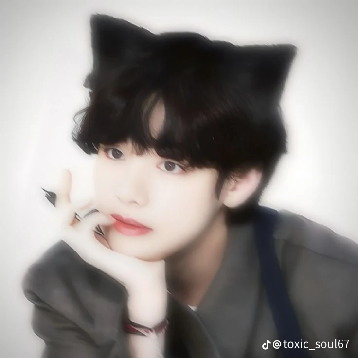 Kim Taehyung thumbnail