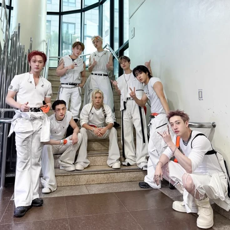stray kids thumbnail