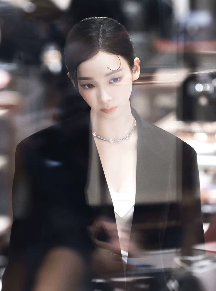 karina thumbnail