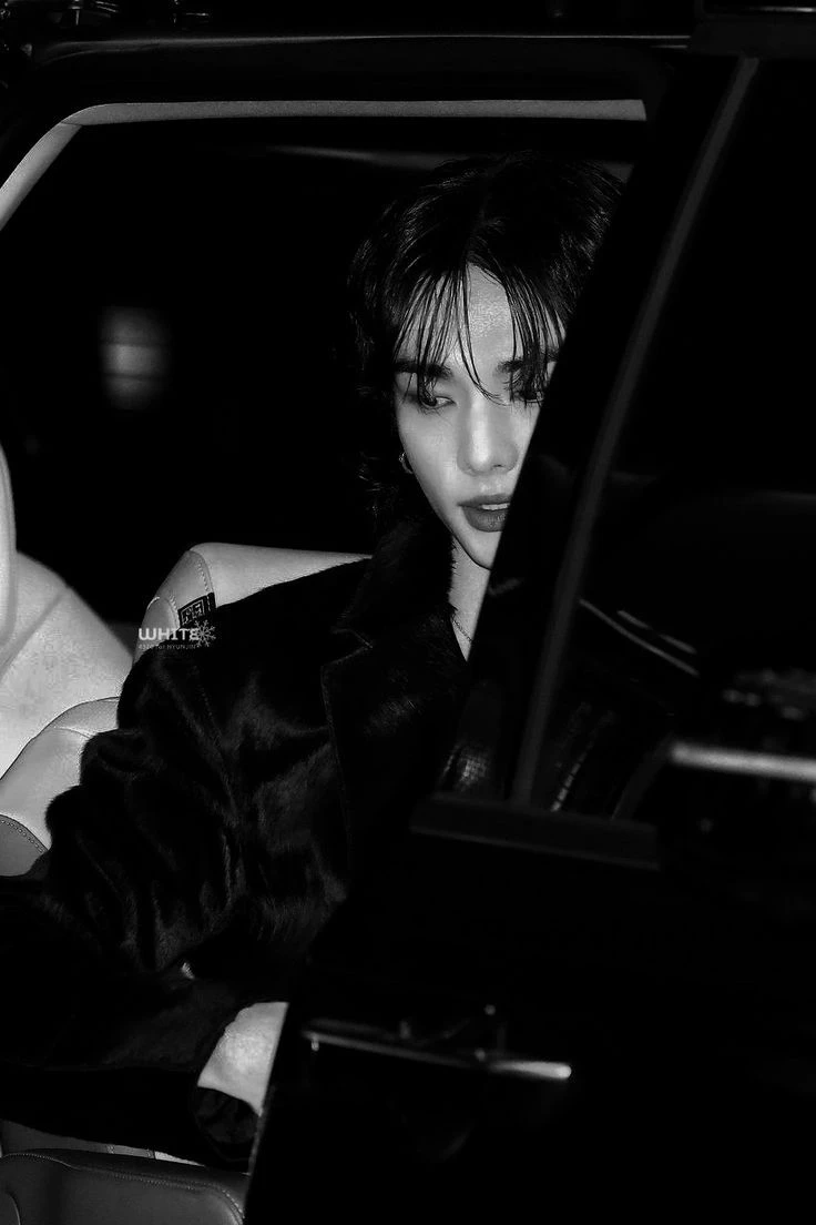 Hwang Hyunjin thumbnail