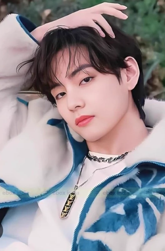 Kim Taehyung (the golden boy) thumbnail
