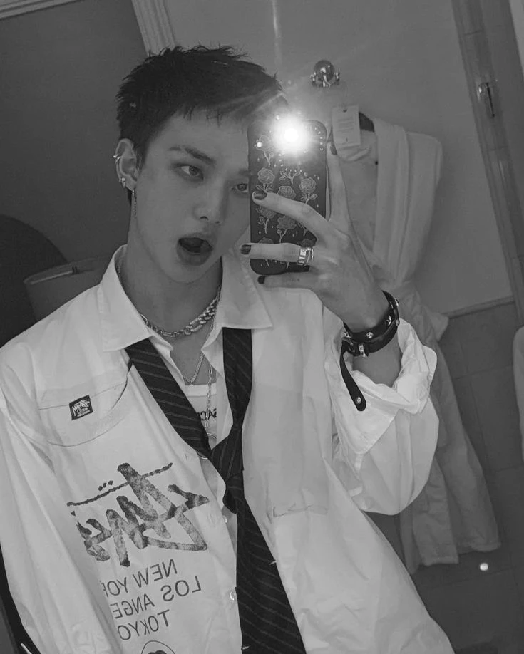 hyunjin thumbnail