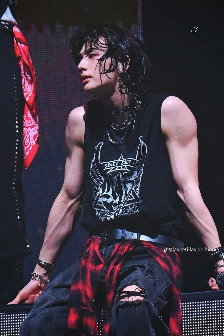Hwang Hyunjin thumbnail