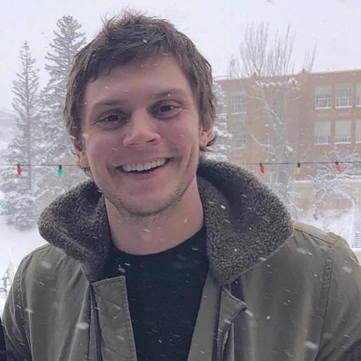 Evan Peters thumbnail