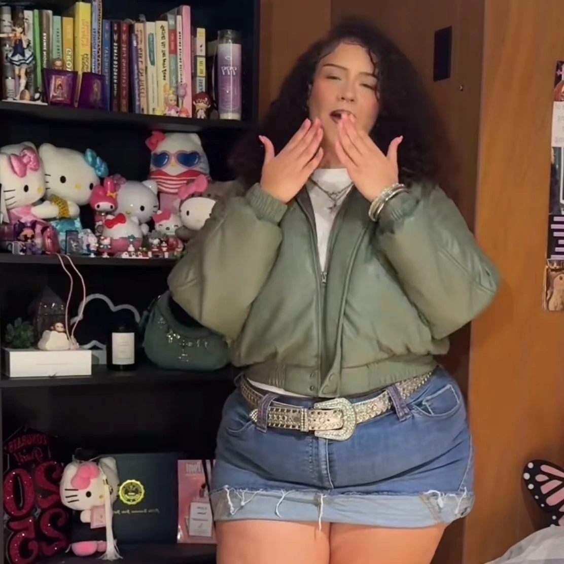 Chloe Dubois thumbnail
