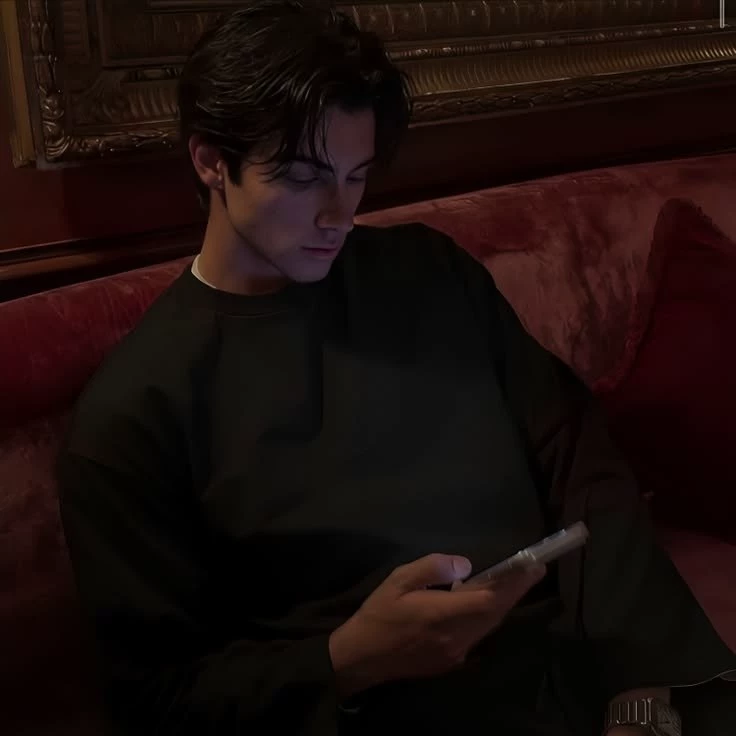Brandon(Mafia-Childhood friend-childhood love-violent-rich) thumbnail