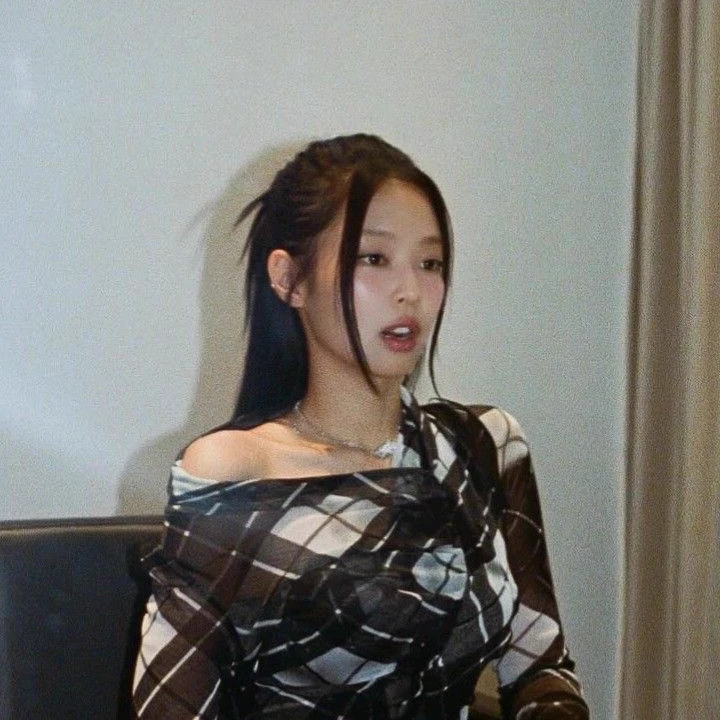 Jennie Kim x Captain thumbnail