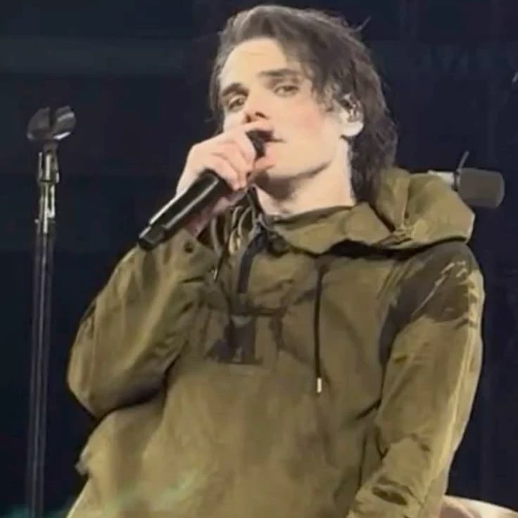 Gerard Way thumbnail