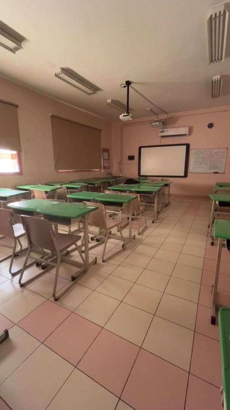 Saudi School 🇸🇦 (Girls' Version) thumbnail
