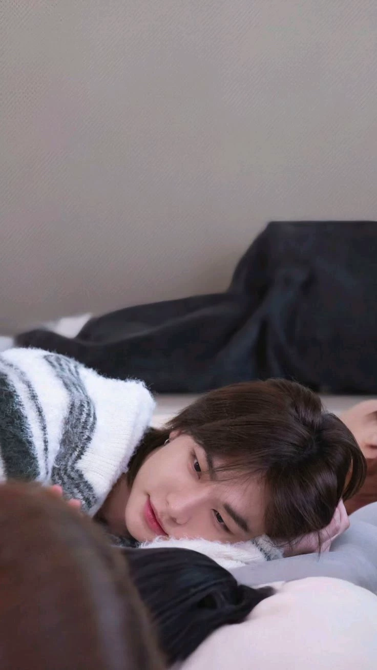 Hyunjin - idol father thumbnail