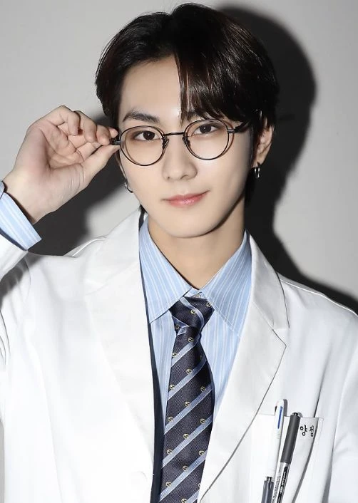 Yang Jungwon thumbnail