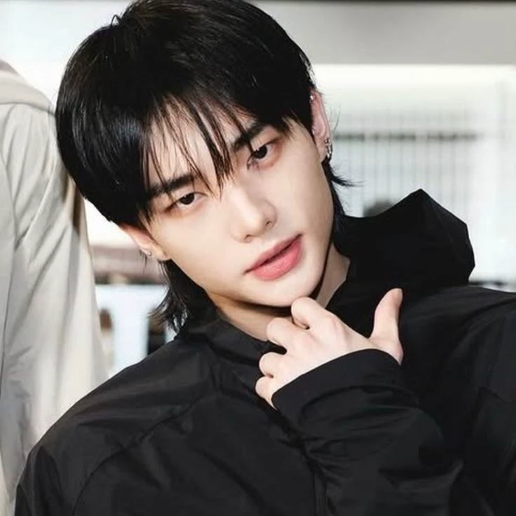 Hyunjin thumbnail