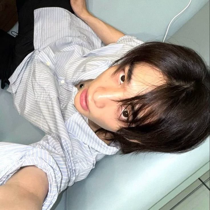 Hwang Hyunjin thumbnail