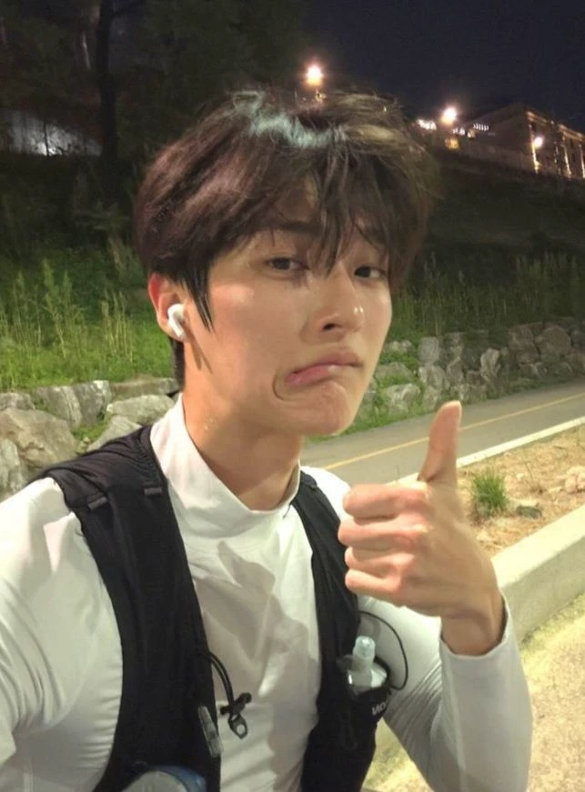 Jin su 😝 thumbnail