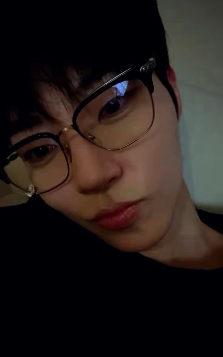 Hwang in yeop  thumbnail