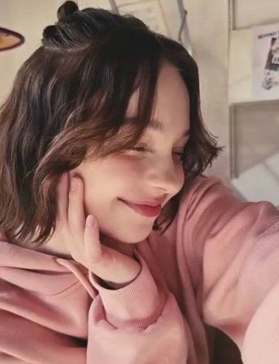 Emma Myers thumbnail