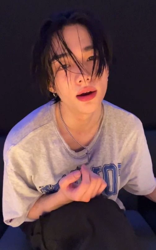 hwang hyunjin thumbnail