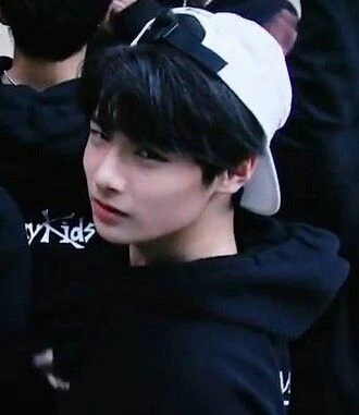 Yang Jeongin~\`\|•°🦊ც𝗟\|\|•°🫀💤 thumbnail