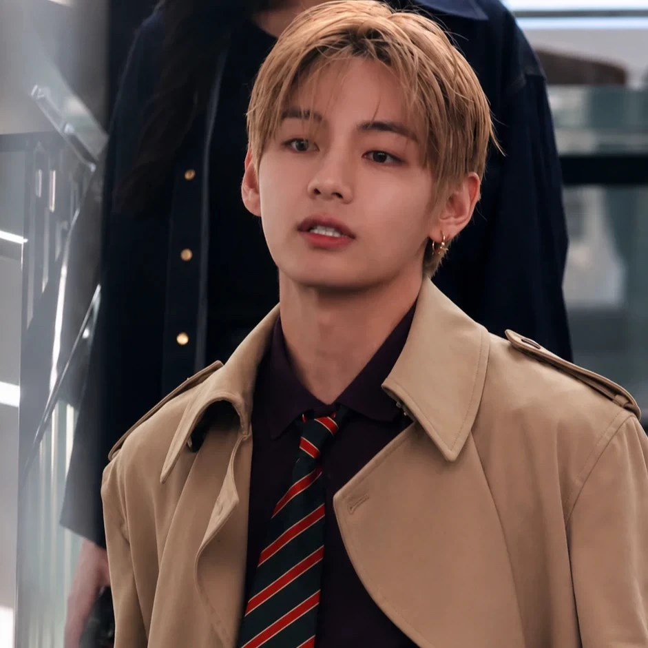 Kim Taehyung thumbnail