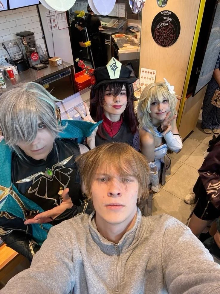 /cosplayers ○Vanya Dipins● thumbnail