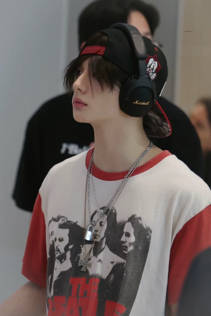 Hwang Hyunjin thumbnail