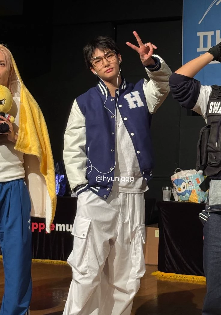 hwang hyunjin thumbnail