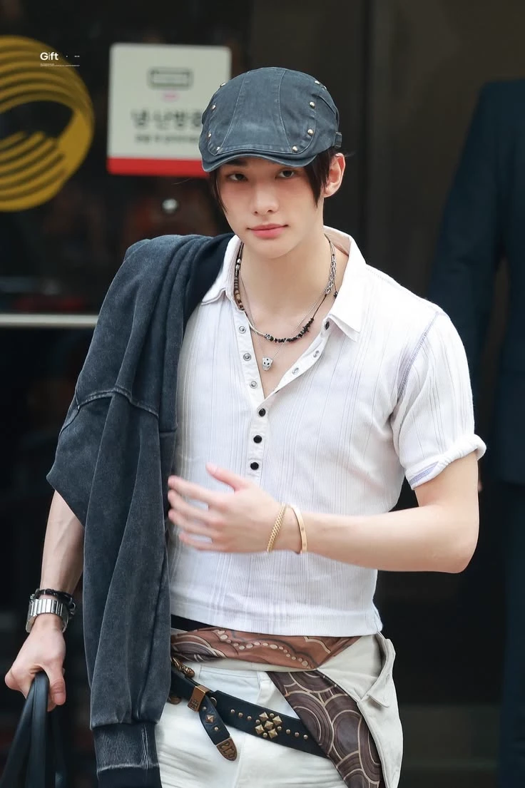 Hwang Hyunjin thumbnail