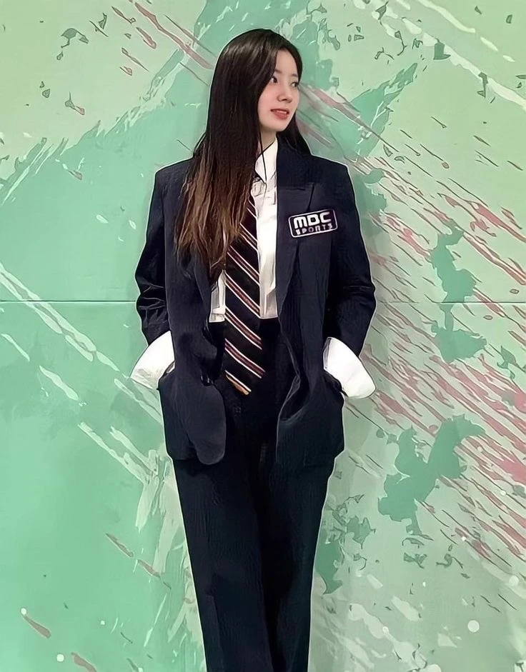 Kim Dahyun -WLW thumbnail