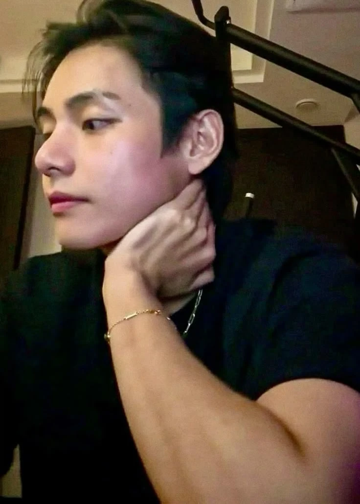 Kim Taehyung thumbnail