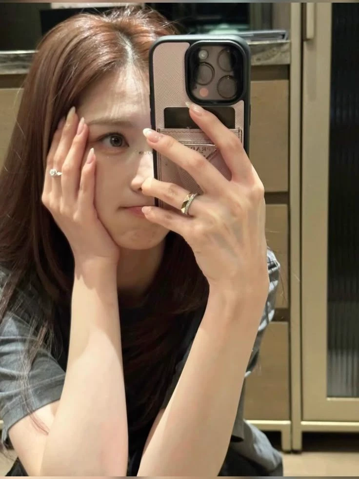Minatozaki Sana thumbnail