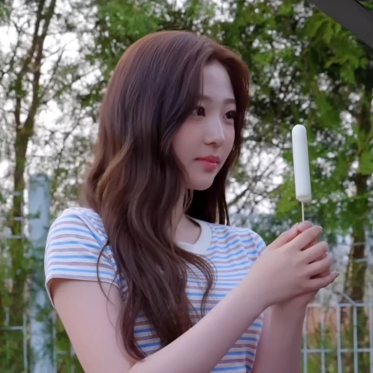 Stella (Kim Da-hyun) thumbnail