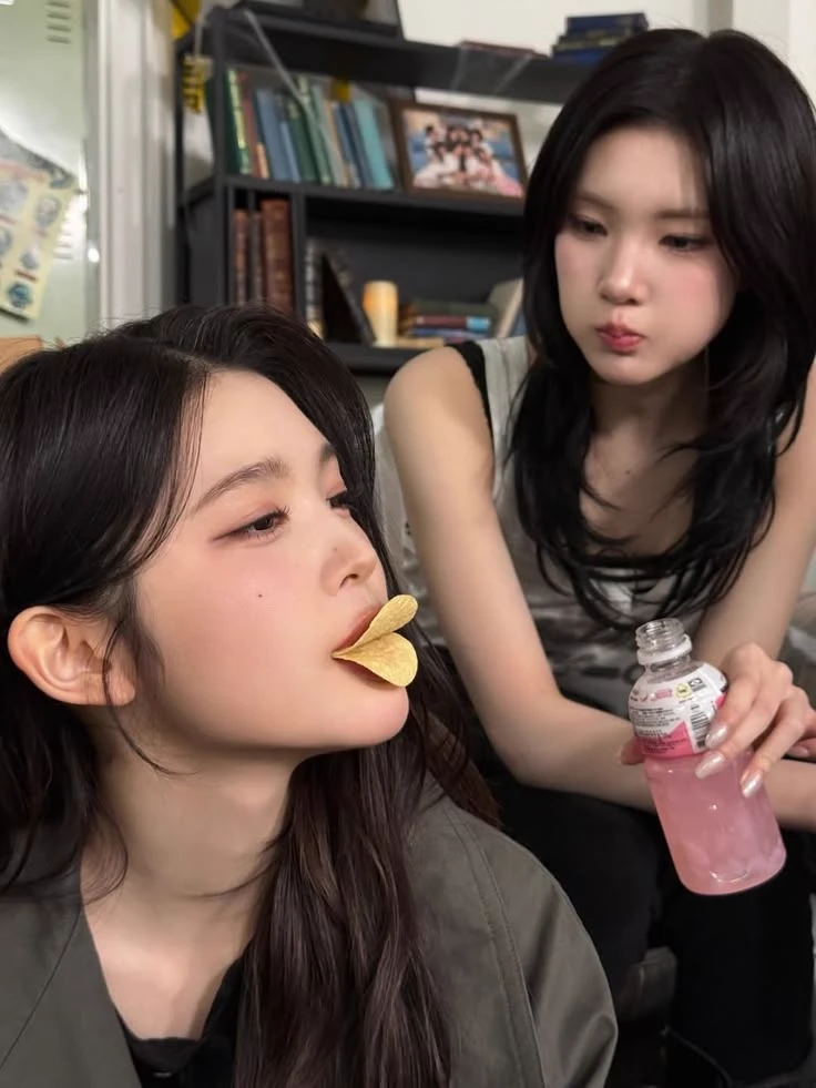 A-na (Roh Yuna) & Juun (Kim Ju-eun) thumbnail