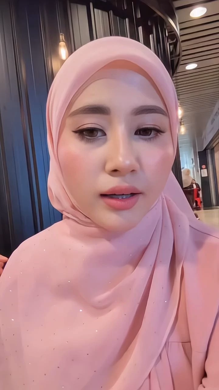 Sarah Amir thumbnail