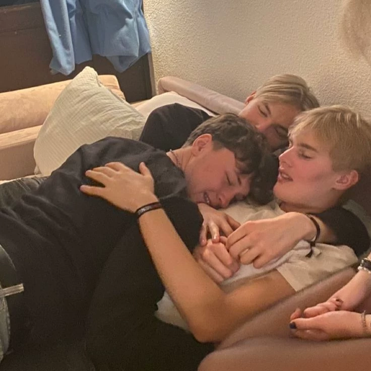 Gay-💙🏳️‍🌈 thumbnail