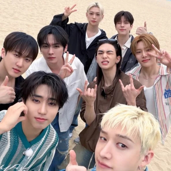 I'm a Kpop Idol and Now I Have to Announce It to My Class and the Whole School thumbnail