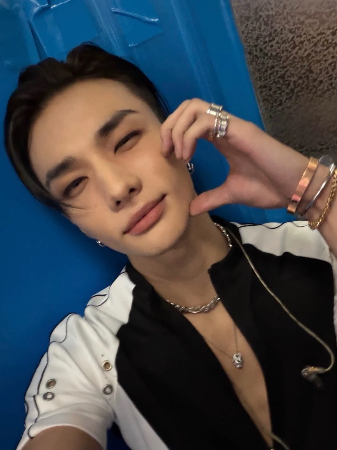 hyunjin thumbnail