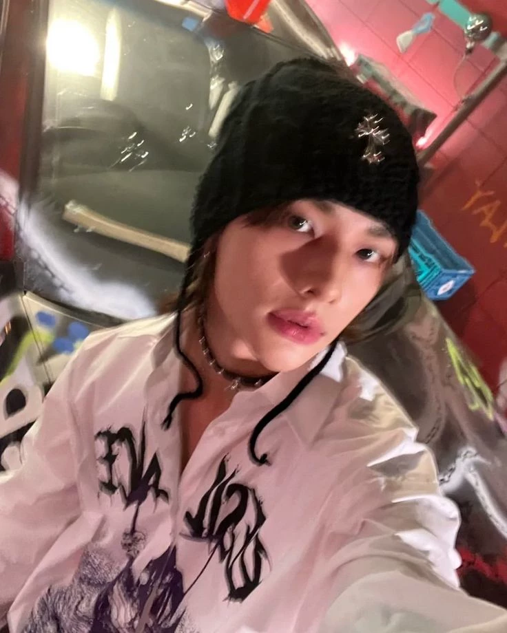 Hwang Hyunjin thumbnail