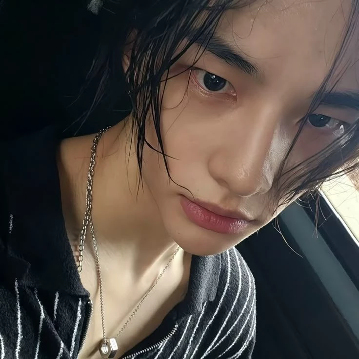Hwang Hyunjin thumbnail