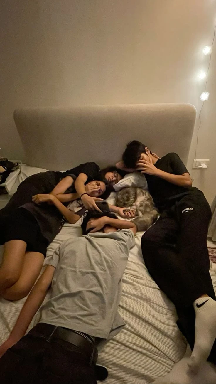 2 girls 4 guys thumbnail