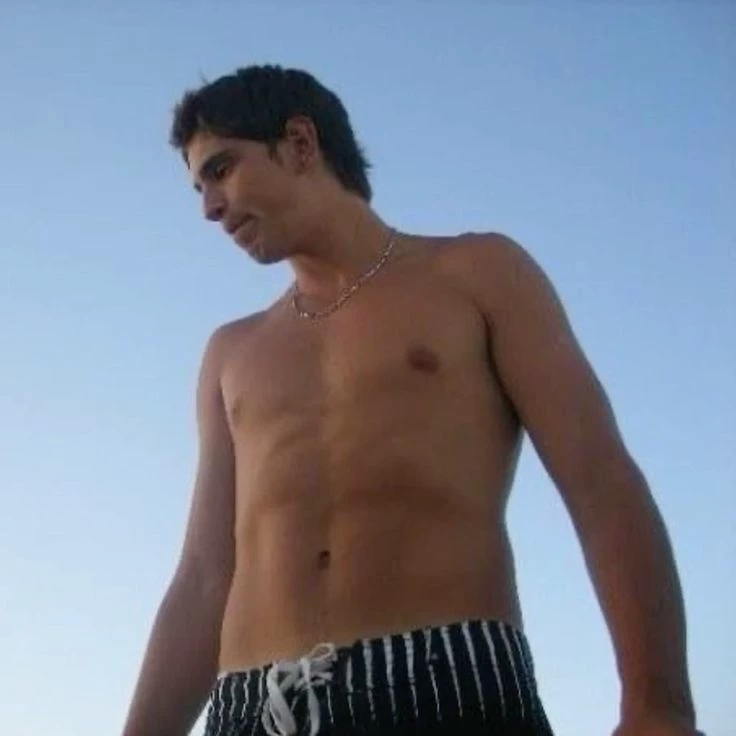 ```
      Emiliano-Dibu-Martinez

``` thumbnail