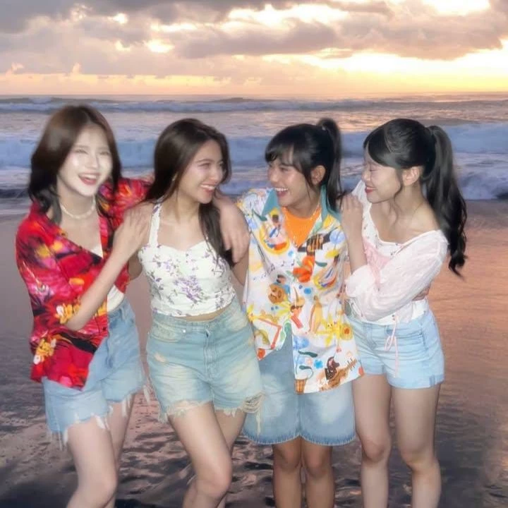 Christy, Gracia, Freya, Fiona (JKT48) thumbnail
