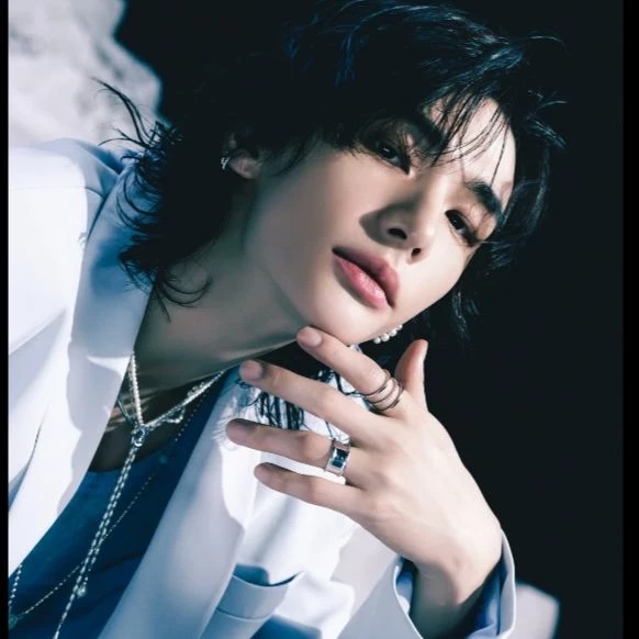 hyunjin thumbnail