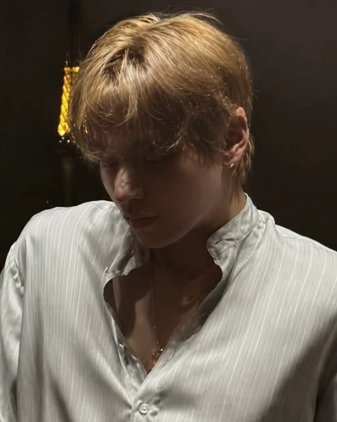 Kim Taehyung thumbnail