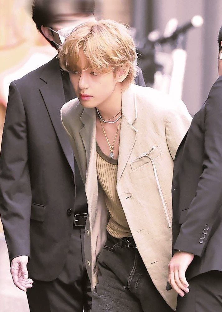 Kim Taehyung thumbnail