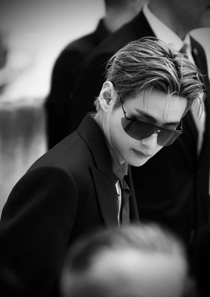 Kim Taehyung thumbnail