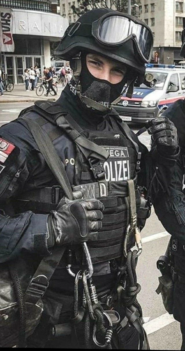 SWAT Officer thumbnail