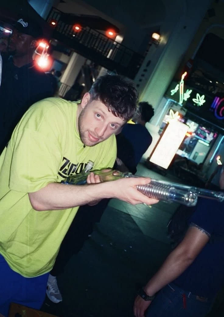 Harry Lewis ☄️ thumbnail