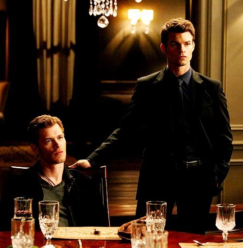 elijah mikaelsom e Klaus mikaelsom  thumbnail